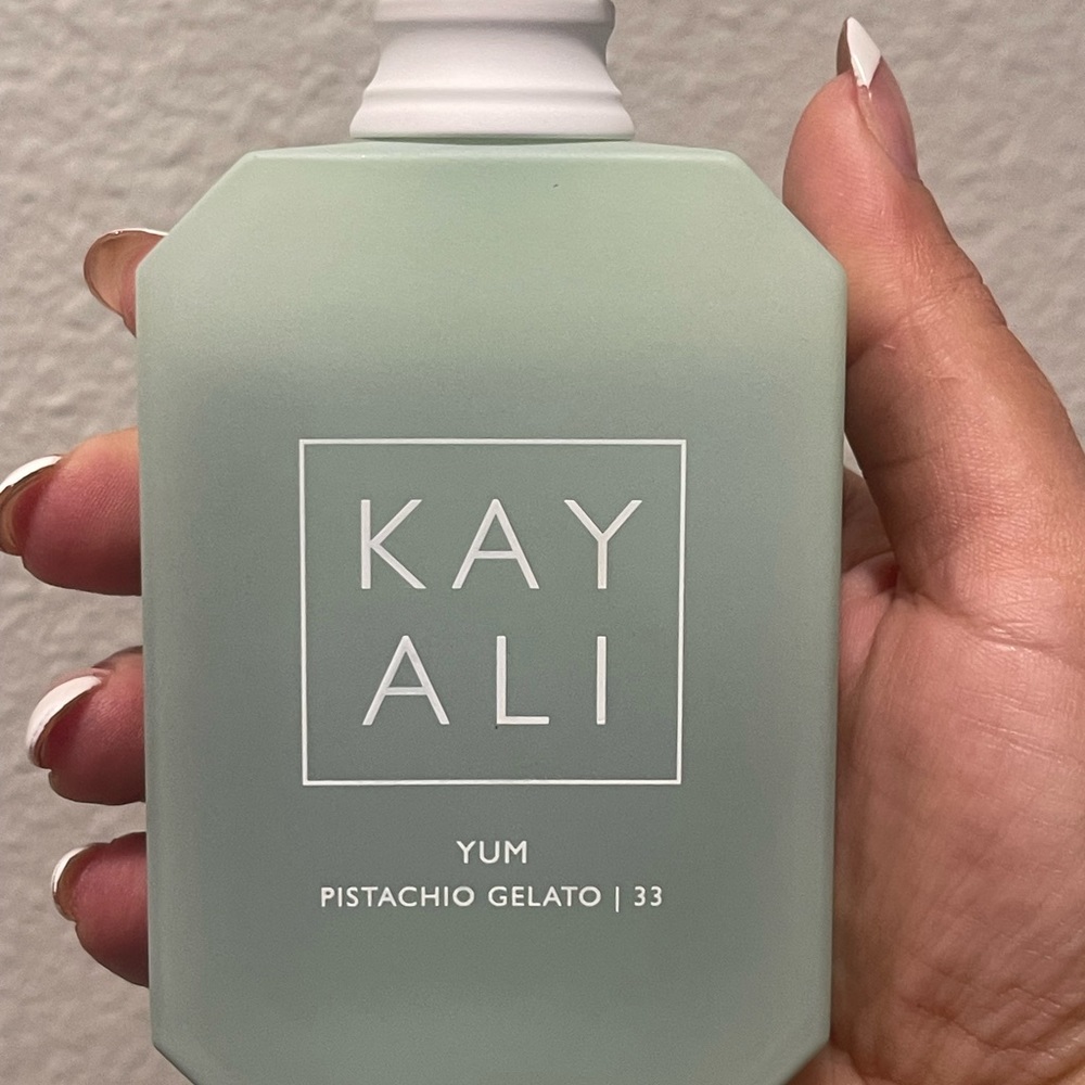 Kayali Yum Pistachio Gelato 33